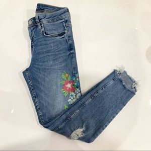 ZARA Women’s Embroidered Crop Jeans size 24